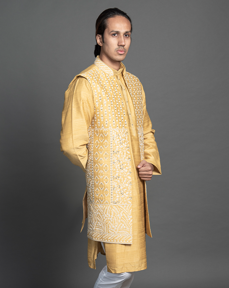 Buy online Red Silk Blend Kurta Pyjama Set With Nehru Jacket from Clothing  for Men by Benstoke for ₹4999 at 0% off | 2024 Limeroad.com